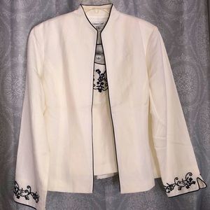 Off white Coldwater Creek linen tank/jacket ensemble. Black appliqué’s. Size 12
